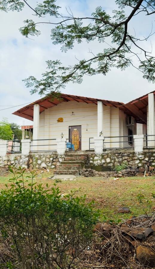 Rosco cottage exterior at the resort